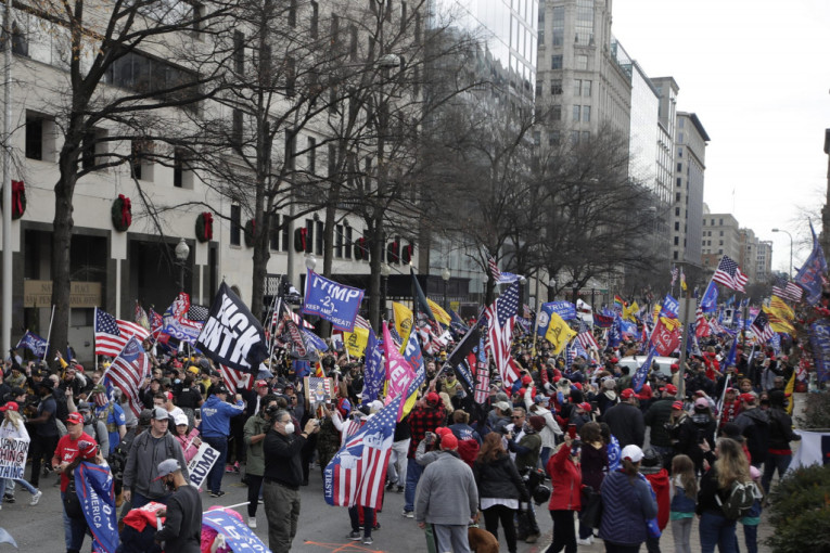 Nekoliko hiljada Trampovih pristalica u Vašingtonu (VIDEO)