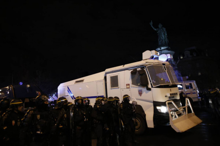 Haos na ulicama Pariza: Na protestu uhapšeno više od 100 demonstranata (VIDEO)