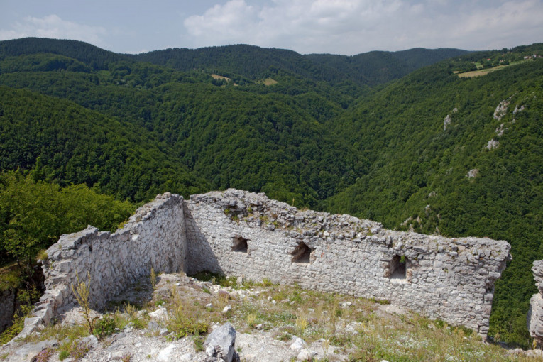 Prokleta Jerina gradila je grad: Utvrđenje čuva tajne, a sa njega pogled puca skoro na pola Bosne (FOTO)