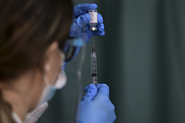 Dobre vesti: Vakcina AstraZeneka efikasna protiv novog soja virusa