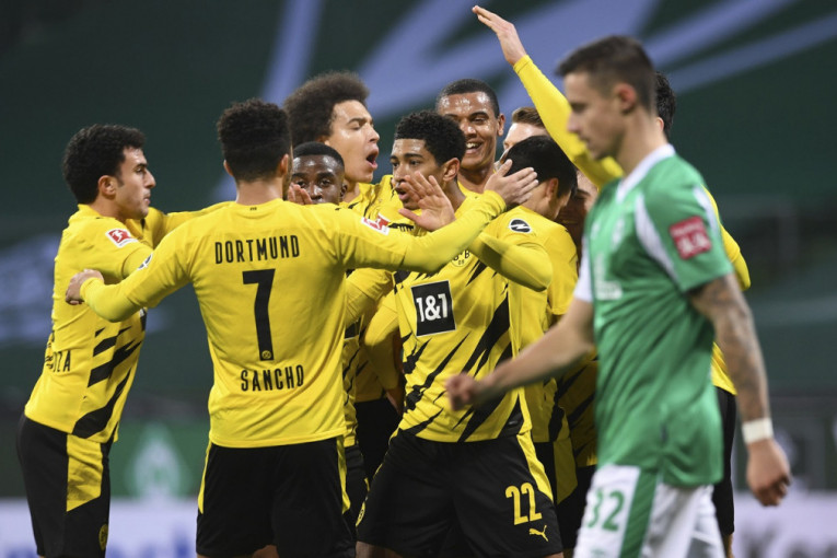 Terzić debitovao pobedom na klupi Dortmunda, Frankfurt izgubio dva gola prednosti u 90. minutu