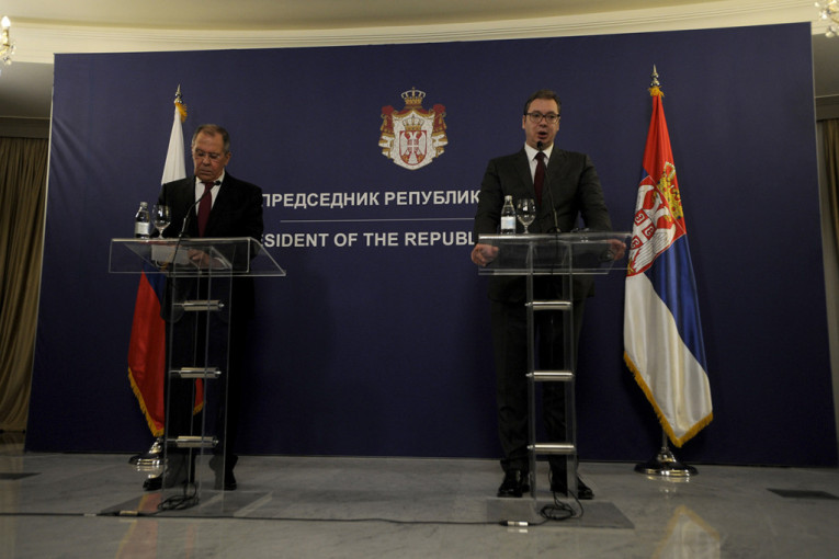 Završen sastanak Vučića i Lavrova: Srbija želi da sama brani svoju zemlju i svoje nebo