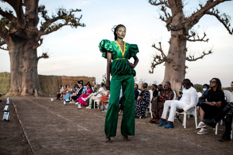 U senci baobaba: Nedelja mode u Dakaru usred afričke stepe
