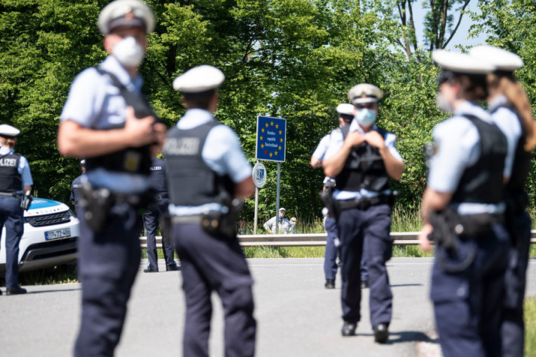 Srpkinja uhapšena u Beču: Tukla sina (7) na ulici, pa napala policajca!