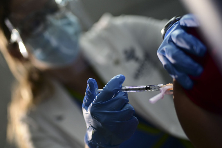 Oksfordska vakcina dobila "zeleno svetlo" u Velikoj Britaniji