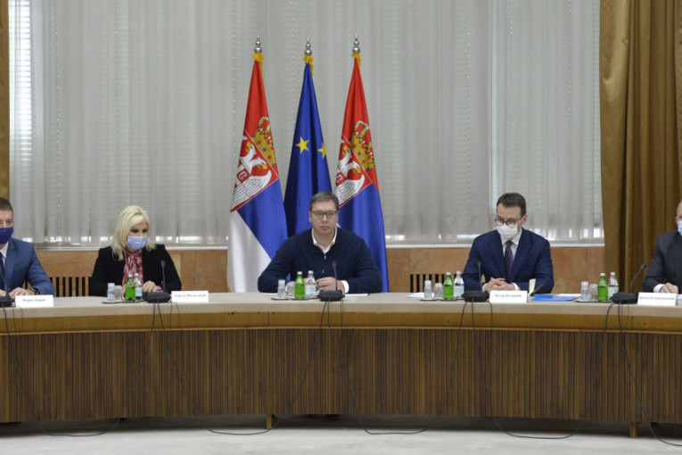 Predsednik Vučić sa predstavnicima Srba sa KiM o očuvanju vitalnih nacionalnih interesa