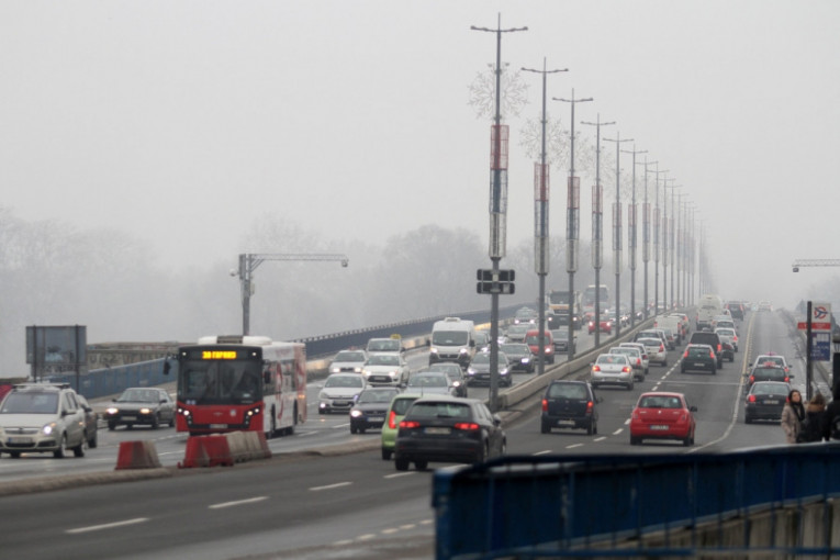 Građani i ovog jutra dišu na "škrge": Vazduh u Beogradu nezdrav