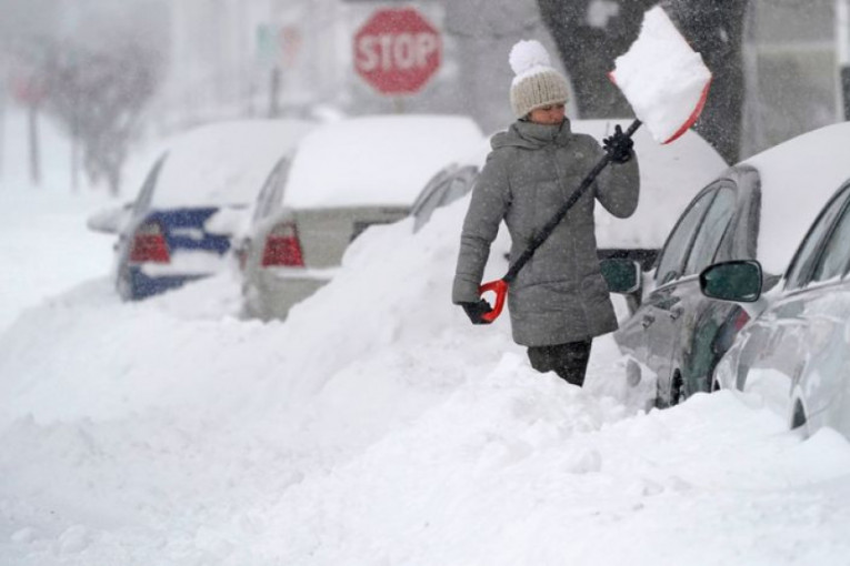 Nezapamćena snežna oluja pogodila Ameriku: Kolaps u saobraćaju, ima i mrtvih (FOTO+VIDEO)