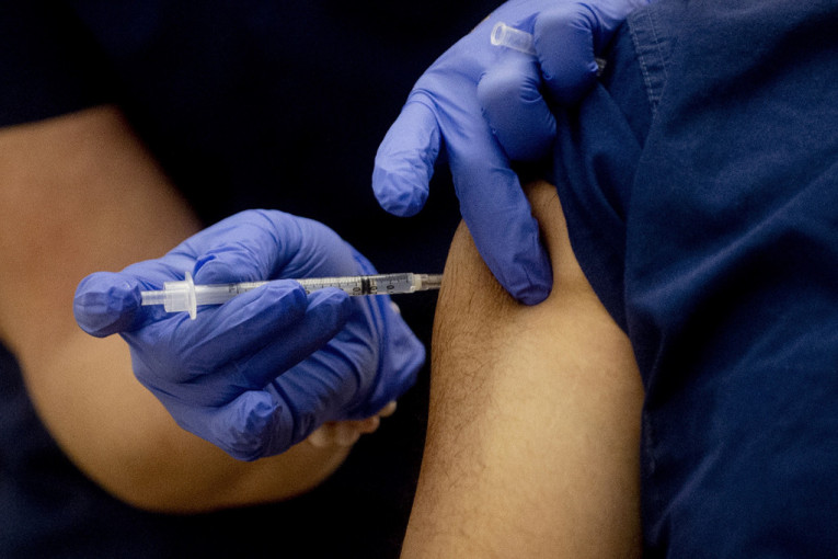 Bizarnost: Posle mesec dana od dobijanja vakcine, "zaradio" koronavirus
