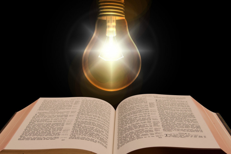 Knjiga kao svetionik: Vidljiva iskušenja, nevidljiva književnost