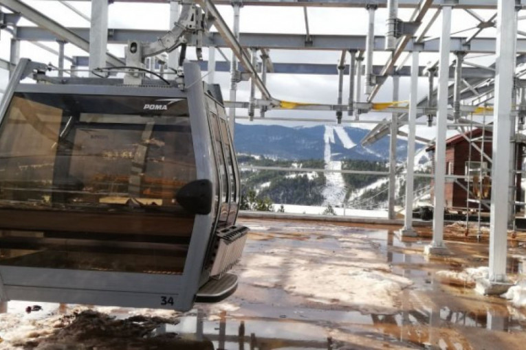 Počela sa radom panoramska gondola na Zlatiboru: Turisti mogu da se provozaju trasom dugom devet kilometara, za oko 25 minuta u jednom smeru