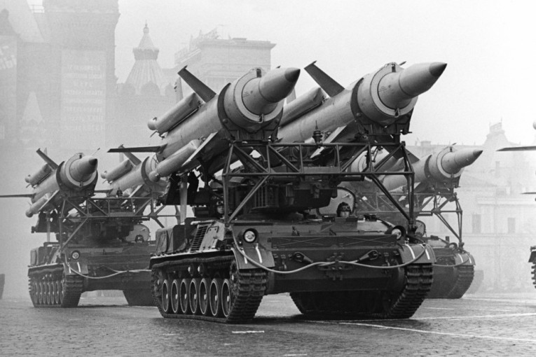 Dan kada su Rusi maketama uplašili Ameriku: Šef KGB-a otkrio istinu o nuklearnim bojevim glavama sa vojne parade