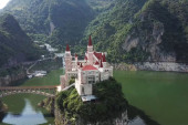 Dvorac iz bajke postoji ali je zapravo luksuzni hotel u Kini