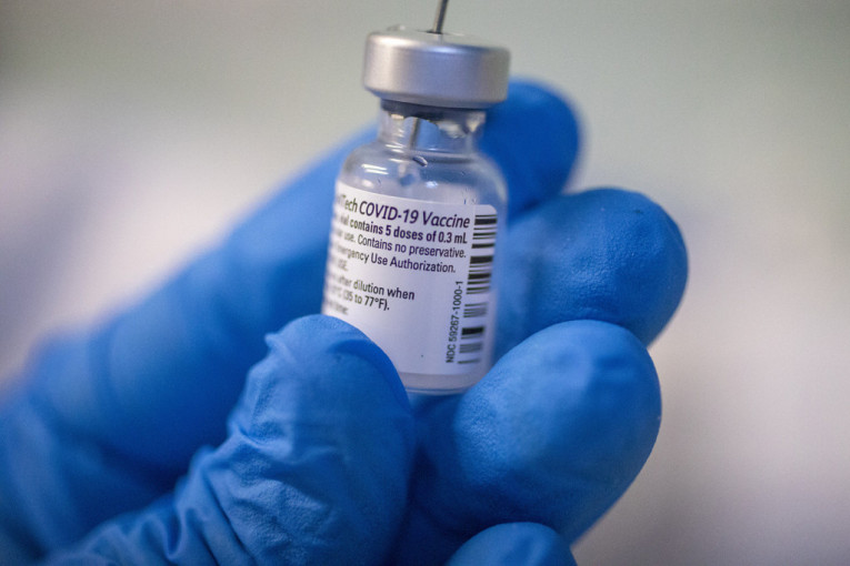 Nemački Biontek upozorava: Nema garancija o dejstvu vakcine ako se pomeri rok davanja druge doze