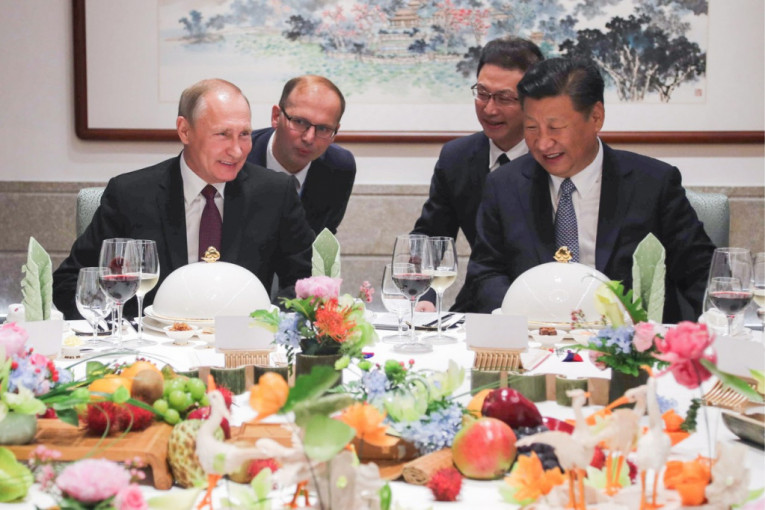 Vladimir Putin: U kojim jelima uživa predsednik Rusije i da li je možda za svoj rođendan "zgrešio" uz ovu tortu?