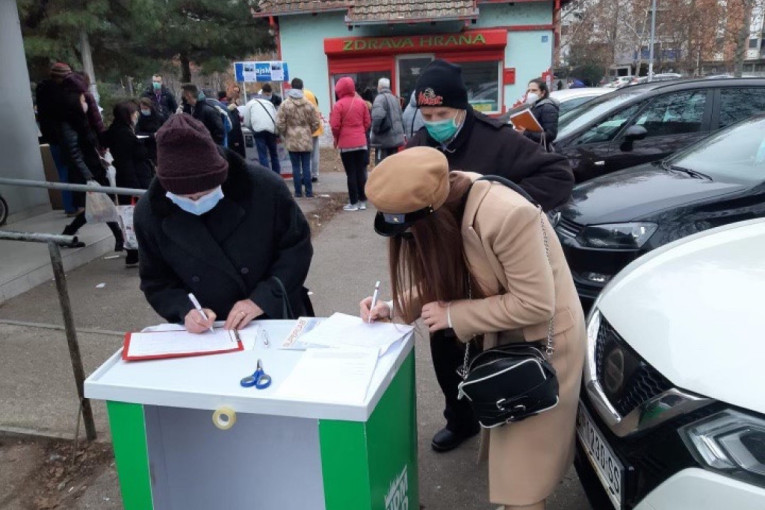 Građani u akciji: Borčanci potpisivali peticiju protiv izgradnje višespratnica na atomskim skloništima