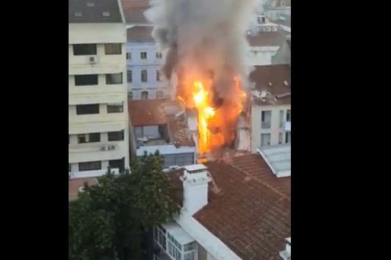 Stambena zgrada se urušila nakon eksplozije, petoro povređenih, vatrogasci gase požar(VIDEO)