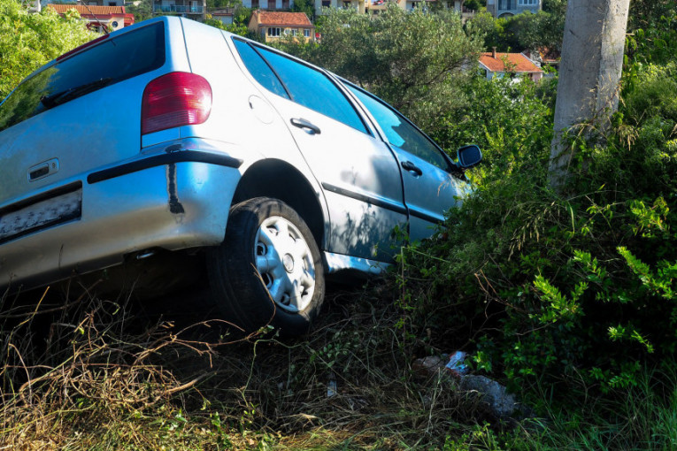 Tragedija u Nišu: Automobilom sleteo sa puta, policajci zatekli telo muškarca