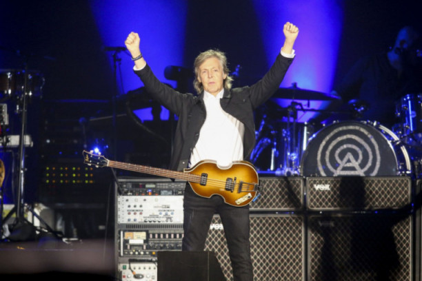 Nastavlja se staro rivalstvo između Bitlsa i Rolingstonsa: Čija gitara je skuplja?