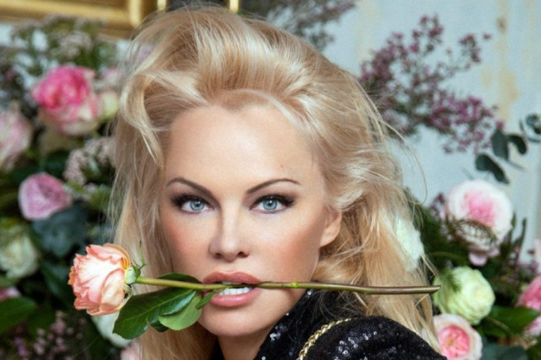 Pamela Anderson se oprostila od društvenih mreža i poručila: Preuzmite kontrolu nad svojim mozgovima