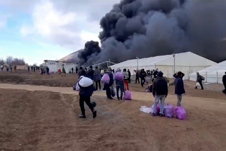 Bukti kamp kod Bihaća: Migranti pale šatore, psuju državu! (VIDEO)