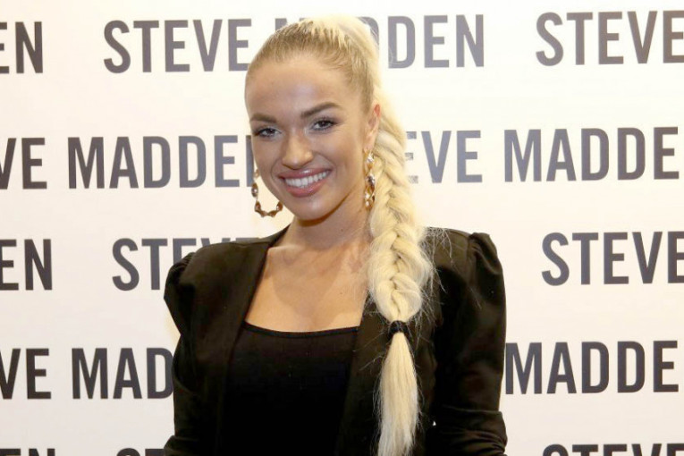 Teodora Džehverović i njen dečko razgledali opremu za bebe, pa podgrejali sumnje o prinovi (FOTO)