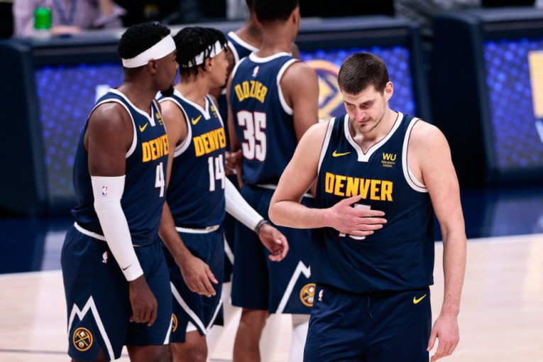 Iza kulisa sa Denverom: Jokićeve fudbalske majstorije i holivudska budućnost, zanimljive vežbe poverenja (Video)