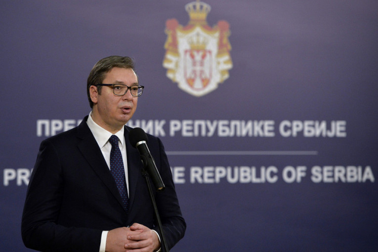 Vučić: Idemo na dalje povećanje plata, cilj da prosek bude 570 evra
