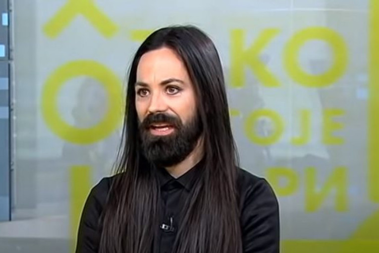 Novogodišnji stajling i poruka Boža Vreća oduševili njegove pratioce na Instagramu! (FOTO)