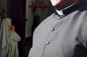 Sveštenik i časna sestra ubili drugu sestru jer ih je zatekla da bludniče: Osuđeni posle 30 godina(VIDEO)