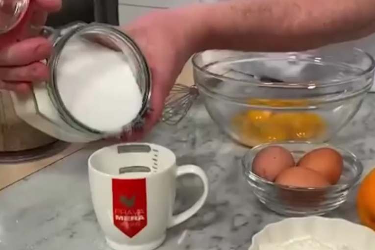 Čuveni kuvar Rudolf van Vin spremio Vasinu tortu po starom srpskom receptu, odokativno i uz pomoć šoljice za kafu (VIDEO)