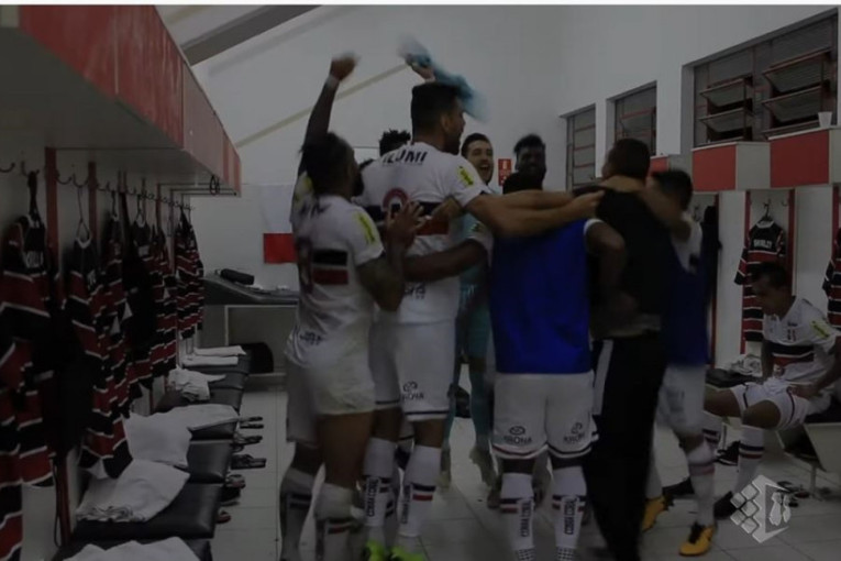 Ovako se voli klub: Nekada jedini navijač na tribinama, sada je predsednik i osvojio je trofej (Foto/Video)