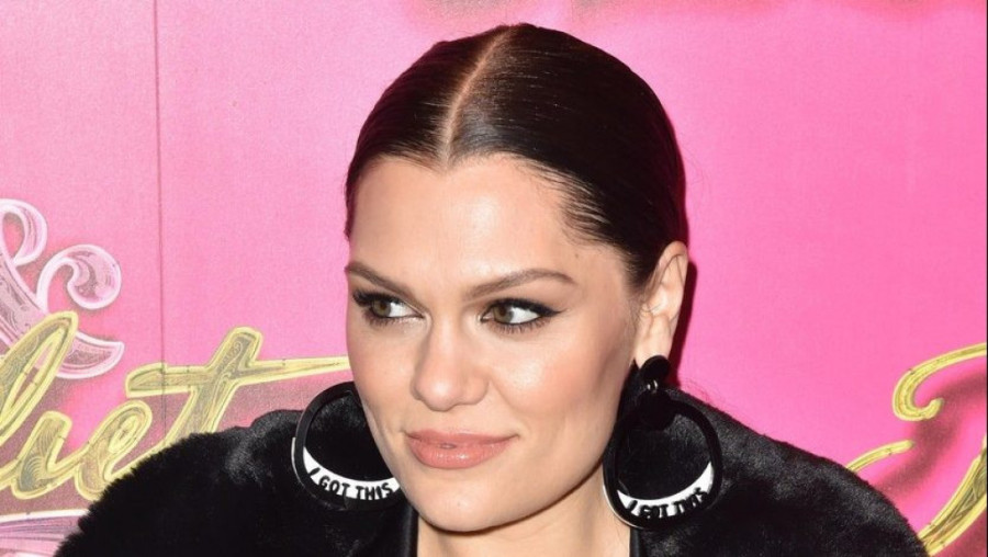 "Mislila sam da sam slomila vrat, ali..." Pevačica hitno prevezena u bolnicu! (VIDEO)