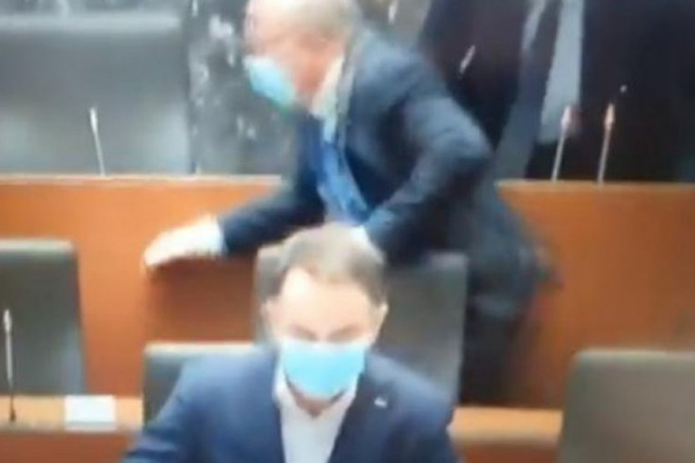 Treslo se i u Sloveniji: Poslanici bežali kud koji, pogledajte (VIDEO)