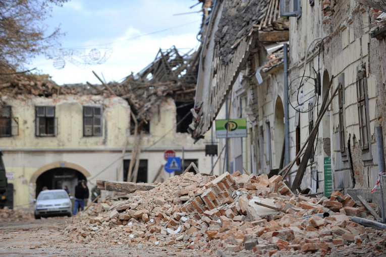 "Kuće su srušene, ljudi spavaju u automobilima": Otvoren račun za pomoć građanima pogođenim zemljotresima