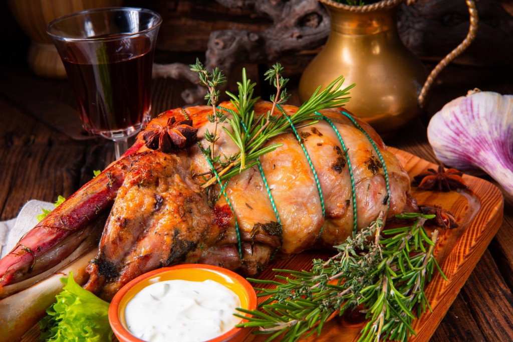 Recept dana: Pečena jagnjeća plećka iz rerne sa aromatičnim biljem