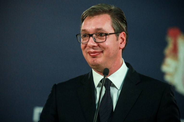 "Neka praznik rađanja života bude nepresušni izvor duhovne snage": Vučić uputio čestitku za Božić