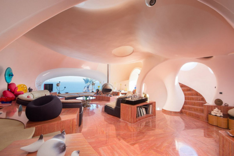 Zavirite u Palatu mehura, nekadašnji dom Pjera Kardena i remek-delo futurističkog dizajna