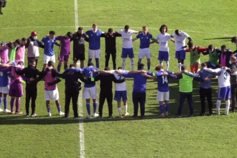 Potresne scene iz Portugala: Igrač Alverke doživeo srčani udar na terenu (video)