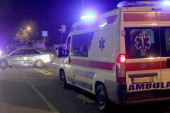 Užas u Rakovici: Sudarili se autobus i automobil! Vatrogasci seku vozilo da dođu do povređene osobe! (FOTO)