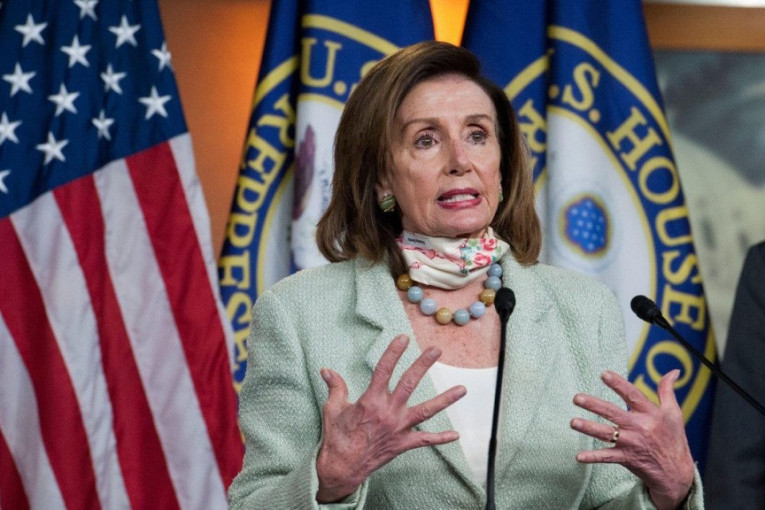 Nensi Pelosi traži od vojske da "obuzda" Trampa: "Može da pokrene nuklearni rat"