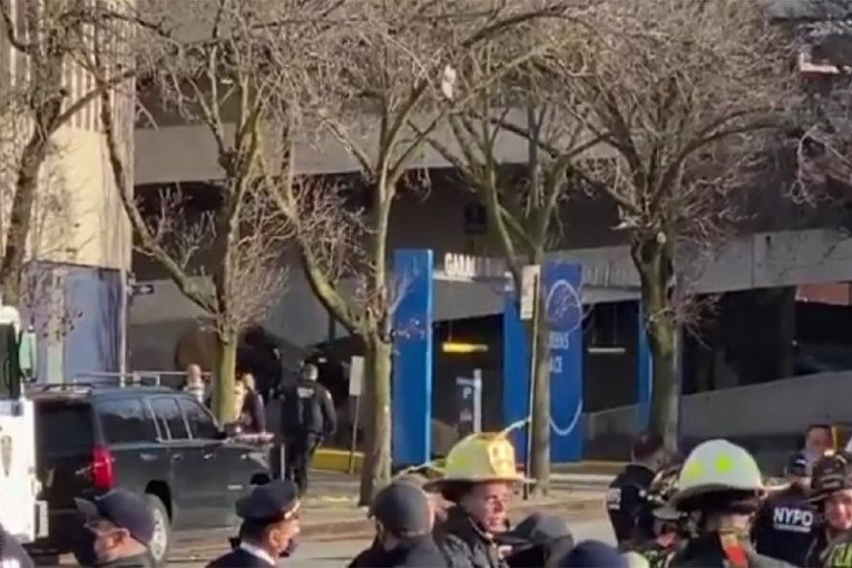 Panika u Njujorku: Vozilo puno eksploziva pronađeno kod tržnog centra (VIDEO)