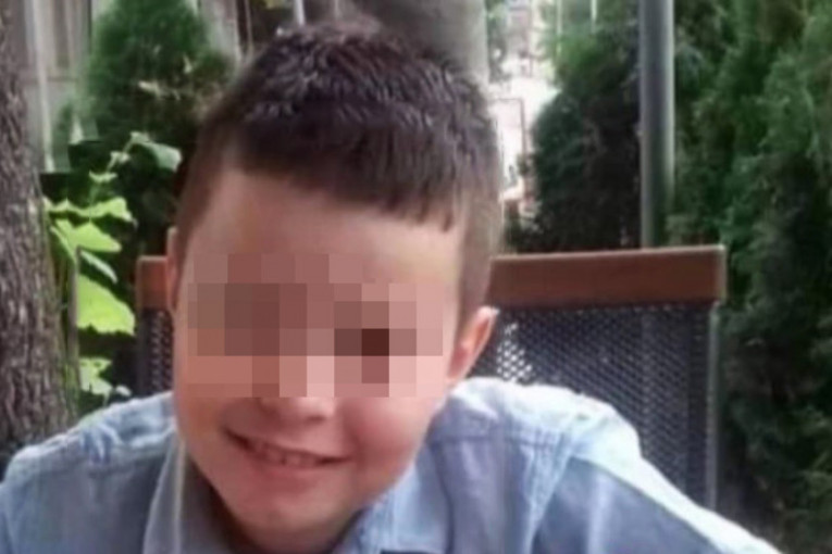 Nastavlja se suđenje za "audi smrti" iz Niša: Okrivljeni Nemanja S. (20) doveden sa lancima na rukama i nogama!