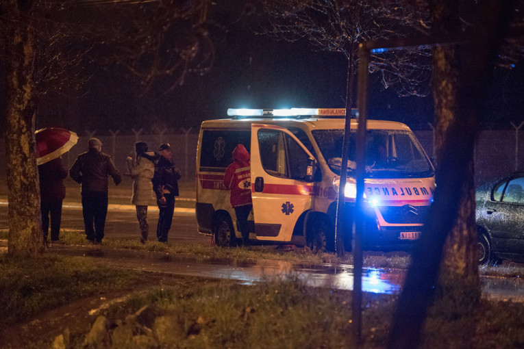 Udes na auto-putu Novi Sad - Beograd: Dva muškarca prevezena u Urgentni centar