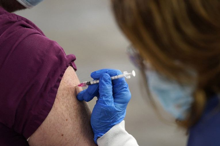 Počela vakcinacija u bolnicima Sveti Sava i na Banjici