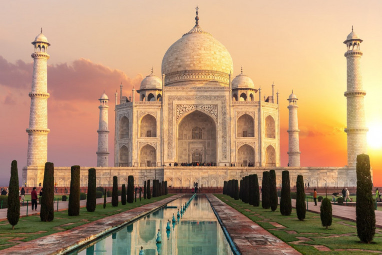 Ljubav koja odoleva vekovima: Savršenu simetriju Tadž Mahala narušava samo jedna stvar, a njen tvorac rodio se na današnji dan