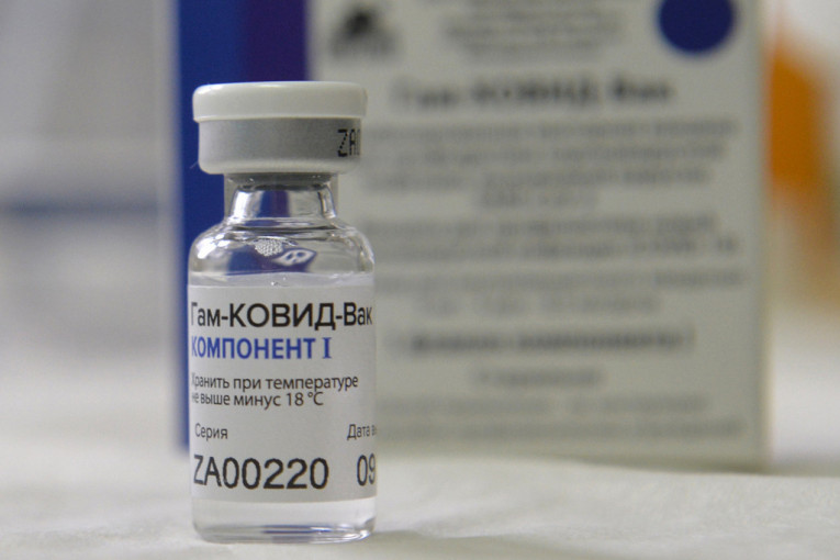 Prvi Amerikanac se vakcinisao ruskom vakcinom: "Srećan sam što sam je primio"