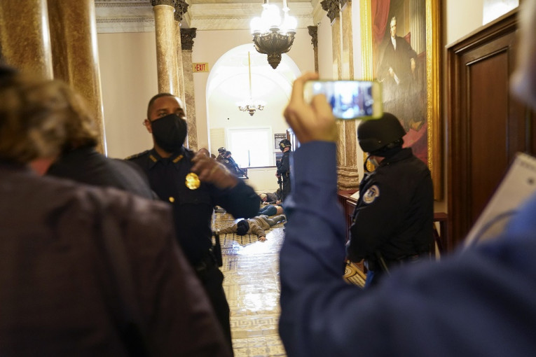 Demokrate strahuju od curenja informacija: Senatoru tokom nereda nestao laptop iz kancelarije