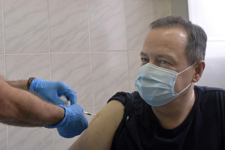 Dačić i Vulin primili rusku vakcinu!