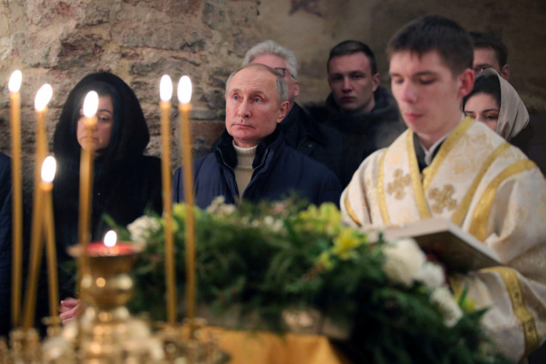 Prisustvovao liturgiji: Putin dočekao Božić u manastiru sagrađenom u 13. veku (VIDEO)